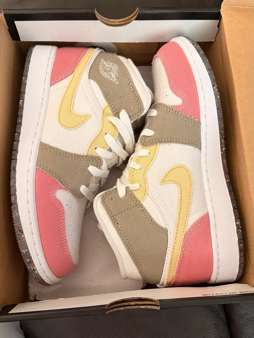 Air Jordan 1 Mid SE Youth size 4.5 Brand New In Box